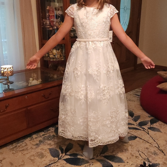 Chantilly Place Girls Formal, Jr. Bridesmaid Dresses, Size 10 White - Picture 11 of 15